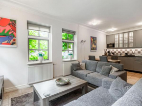 Beautiful apartment in Sint Maartensbrug with garden